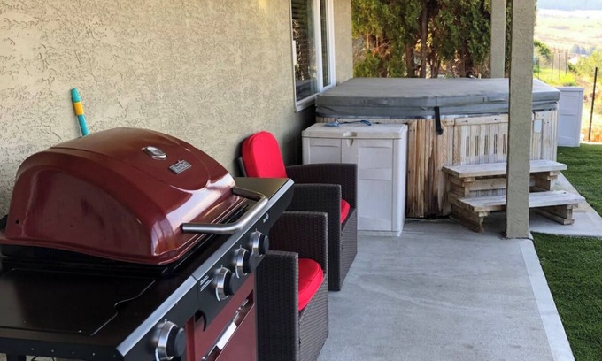 Vernon Apartment | 20 Klm from SilverStar in Vernon with private Hot Tub