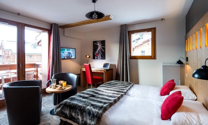 Les Saisies Apartment | 200m from ski slopes, swimming pool, sauna, hammam, terrace, balcony, tv, ski locker, 58-63m²