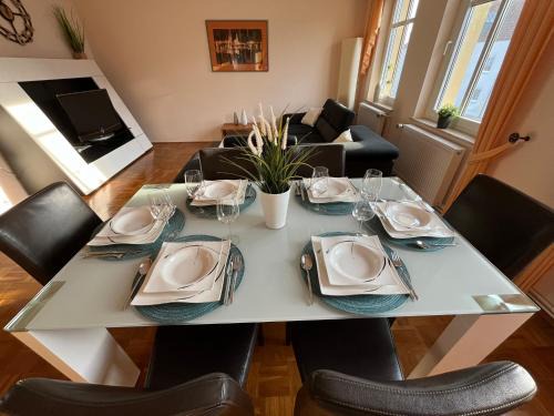 Wolfen Apartment | 200qm großes Ferienhaus zwischen Goitzsche & Wörlitzer Park