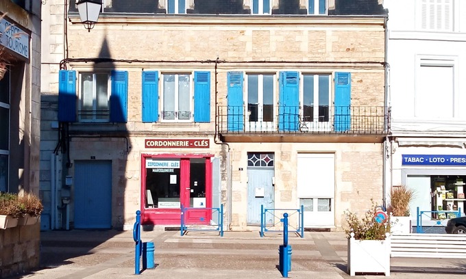 Gencay Apartment | 20min Poitiers city center apartment close to all amenities and attractions