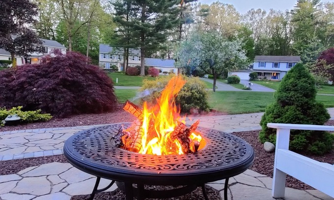 Clifton Park House | 20minutes to Saratoga track, 3mi to highway. Pet friendly. Avaiable til end Aug.