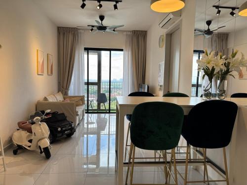 Bukit Indah Apartment | 2104SkyTree Family HappyNest 4-5pax