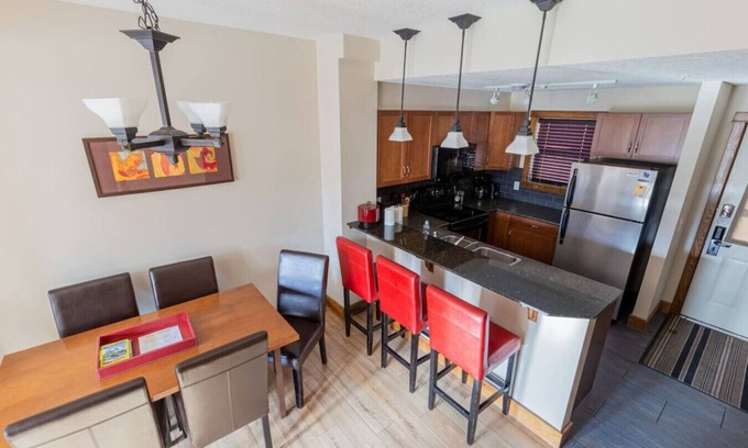 Canmore Ski Chalet | 212 Canmore Chalet With Beautiful Mountain Views