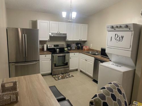 Brent Apartment | 22 min to Beach-2 bd room-Self check in -sleep 6-BBQ-WD