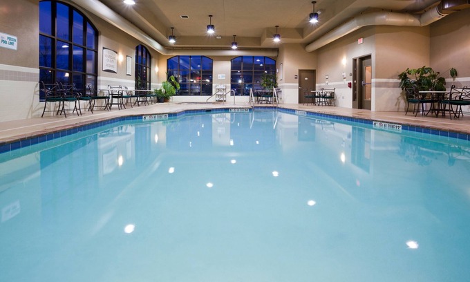 Franklin Condo | 24 Hour Business Center + Indoor Pool + Hot Tub | Close to the Airport!