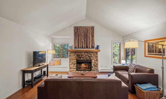 Incline Village Condo | 252 McCloud Upper level unit