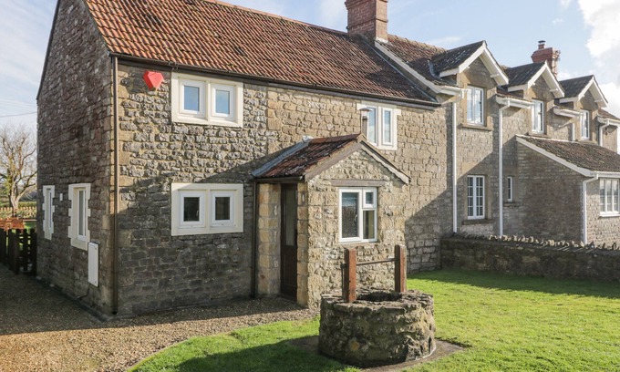 Cranmore House | 26 TANSEY, pet friendly, character holiday cottage in Shepton Mallet