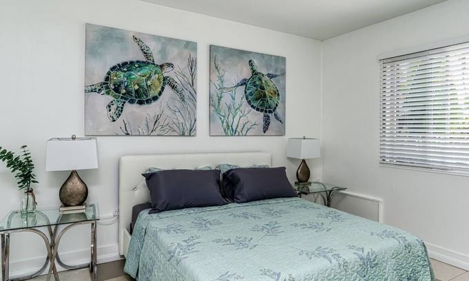 Loma Alta House | 2bd home with secluded backyard w BBQ near the beach