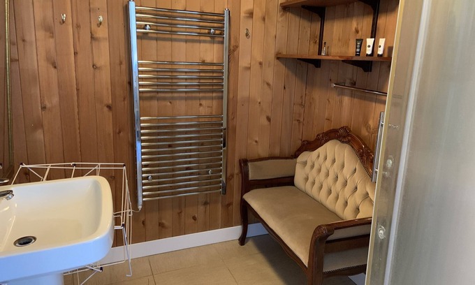 Lacey Green House | 2Bed Room Small Annex furnished in High Wycombe