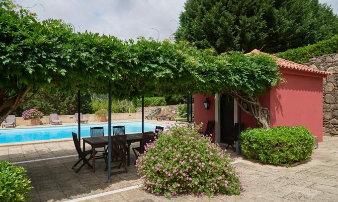 Sobral de Monte Agraco Villa | 2BR Farmhouse with Swimming Pool, By TimeCooler