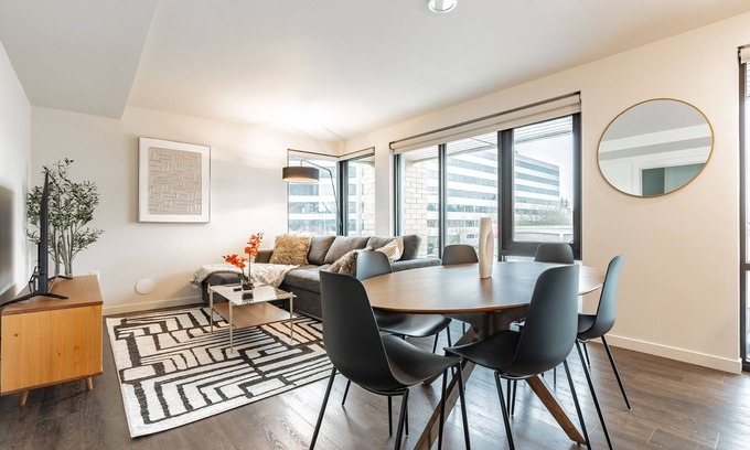 West Bellevue Apartment | 2BR | Gym, Lounge, Rooftop | Bellevue | Sophari C