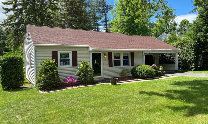 Plattsburgh House | 2BR house in a quiet neighborhood