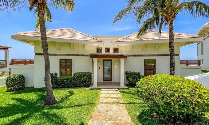 Pristine Bay Villa | 2BR Ocean View Villa at Las Verandas (1)