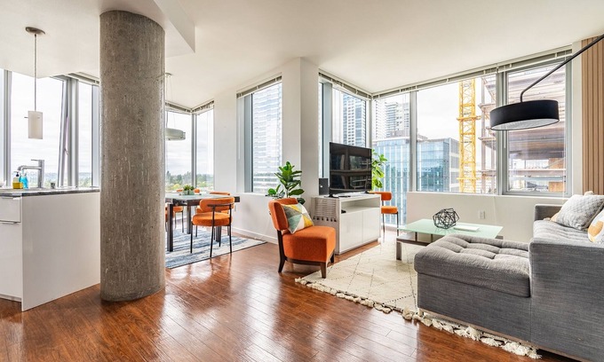 West Bellevue Apartment | 2BR | Rooftop, Pool & Gym | Bellevue | Sophari A