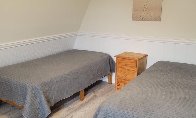 Beach Haven Gardens House | 2nd Floor Beach retreat, 2 blocks from beach on bay block, dog friendly