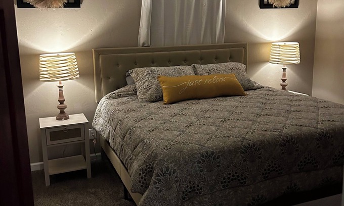 Sayles Blvd. Area House | 3 BD Retreat - 5 Mins from Downtown-Sleeps 12- Tx hospitality amenities!