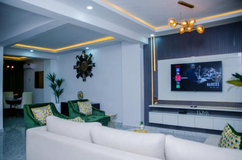 Ibadan House | 3 Bed Home Sleeps 6 - Garden Parking Wifi