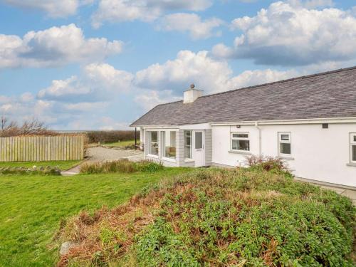 Dinas House | 3 Bed in Aberdesach 90623