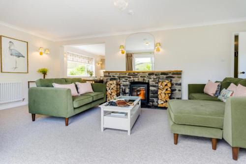 Llanfyllin House | 3 Bed in Llanfyllin oc-i32566