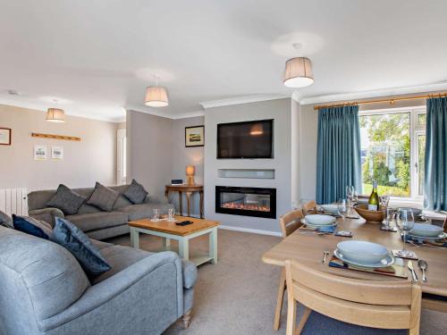 Weybourne House | 3 Bed in Weybourne 78104