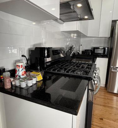 Stockade Historic District Apartment | 3 bedroom 1 bathroom apartment , free private parking