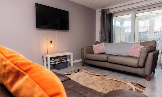 Washington House | 3 Bedroom 5 beds Sleeps 6 Ideal For Contractors