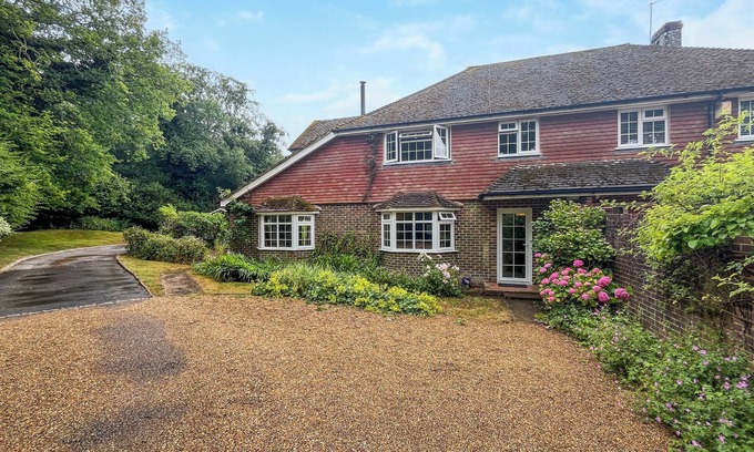 Coleman's Hatch Apartment | 3 bedroom accommodation in Haywards Heath