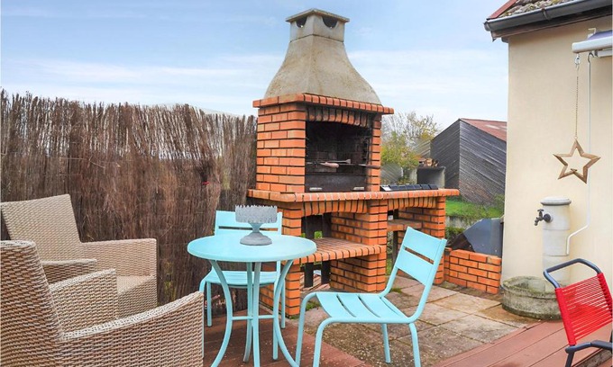 Autun Apartment | 3 Bedroom Awesome Apartment In Autun