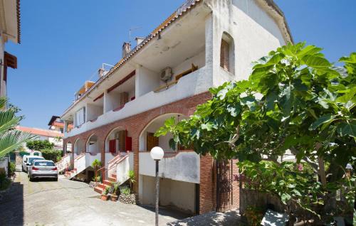 Scalea Apartment | 3 Bedroom Cozy Apartment In Scalea