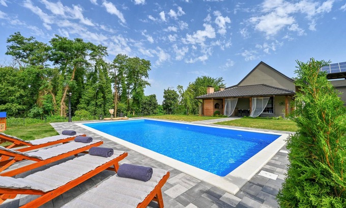 Bjelovar House | 3 bedroom cozy home in Gornje Plavnice