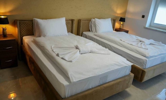 Berenbostel Apartment | 3-Bedroom Flat 5 Beds Terrace Family Business NO3