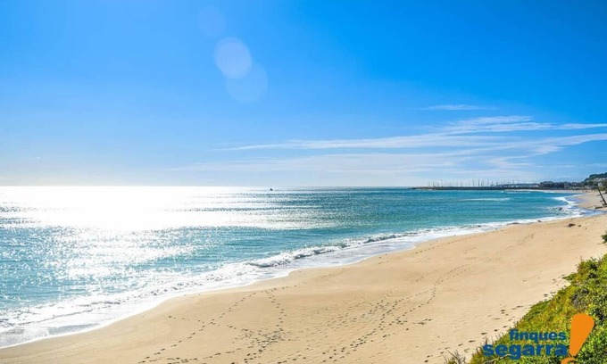 Comarruga Apartment | 3 bedroom flat, less than 1 minute from the beach