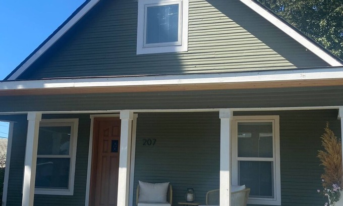 Mt. Hood - Columbia River Gorge House | 3-bedroom house downtown across from the historic Bingen Theater!