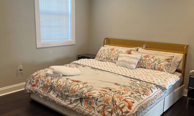 Linwood House | 3 bedroom house in brilliant Boothwyn with WiFi, AC