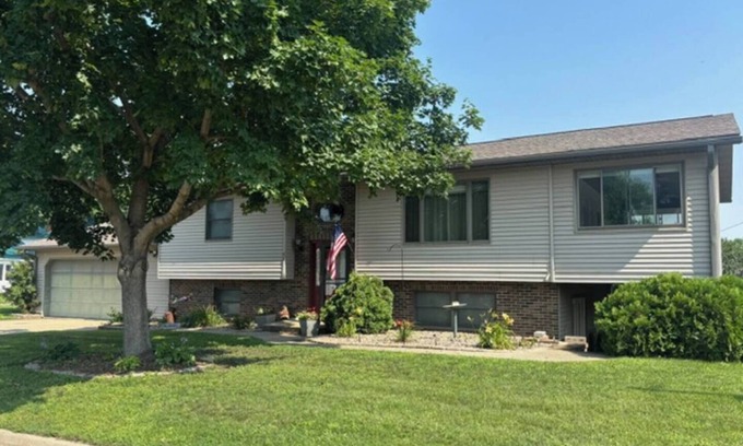 Guttenberg House | 3-bedroom house in marvelous Guttenberg with AC