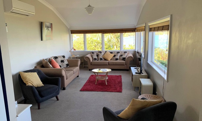 Lower Hutt House | 3 Bedroom House with Amazing Sea Views.