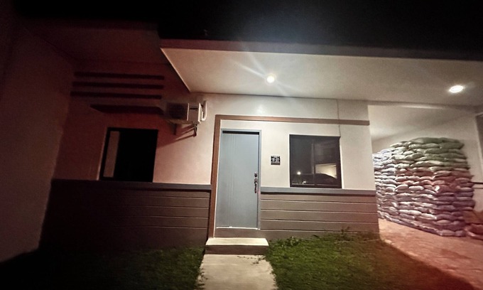 Sariaya House | 3-bedroom house With Airconditioner Sariaya Quezon Transient House