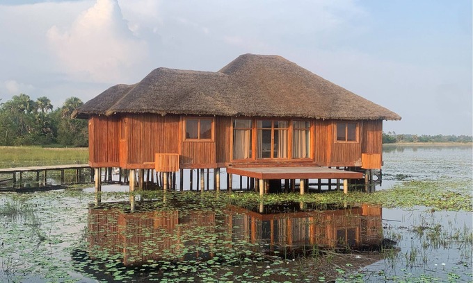 Beyin Villa | 3-bedroom Luxury Villa near Nzulezu with WiFi, AC and Free Breakfast