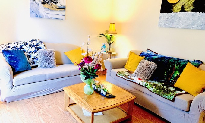 Kentville House | 3 bedrooms 5 bed’s upper unit of duplex home