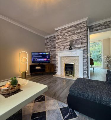 Shirley House | 3 BR Family & Contractors Near NEC & Bhm Airport Parking 3