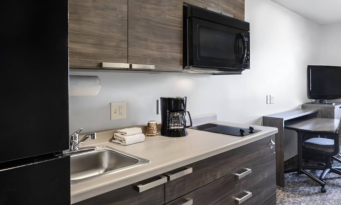 Nampa Hotel | 3 Extended-Stay Studios Near Historic Warhawk Air Museum and Lakeview Water Park