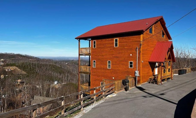 Chalet Village North House | * 3 Master BR, Views, Theater, Arcade, Pinball