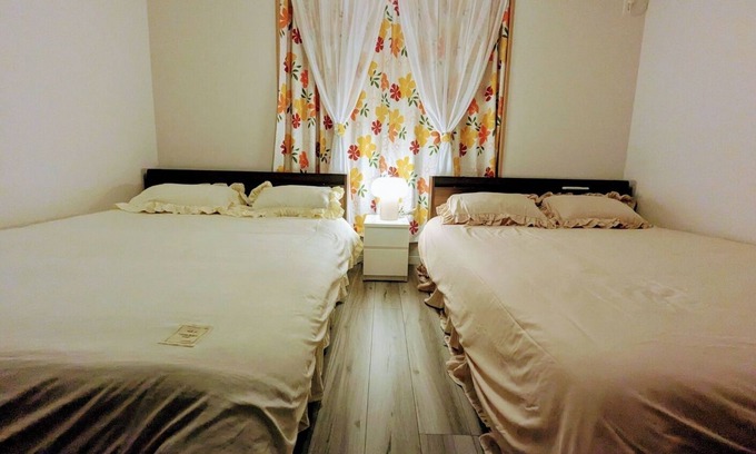 Kita House | 3 minutes walk from Kita-Akabane Station, 10 minutes to Ikebukuro and 12 minutes to Shinjuku by train.