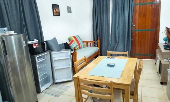 Malindi Apartment | 3 minutes walk to the beach, and the mall!