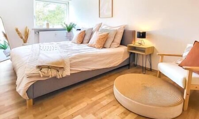 Unterhaunstadt Apartment | 3 room design apartment - balcony-close to highway