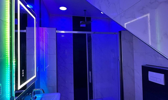 Busenbach Apartment | 3-ZKB 75" SAT-TV Kitchen Parking space for 6 guests