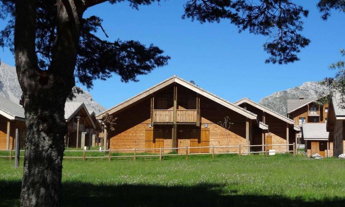 Saint-Etienne-en-Devoluy Apartment | 300m from ski slopes, 2nd floor, fitness, swimming pool, balcony, parking, tv, ski locker, 45m²