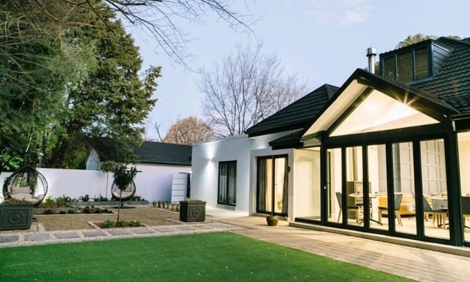 Waverley House | 30 on Whites Guesthouse