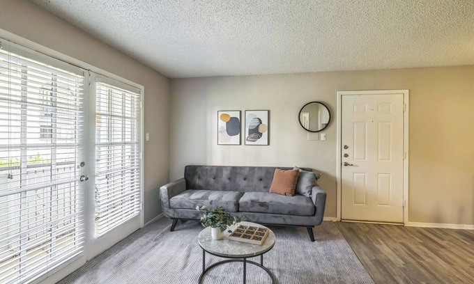 Bedford Apartment | 3001 Crystal Springs 614 I Spacious 1 Bed 1 Bath