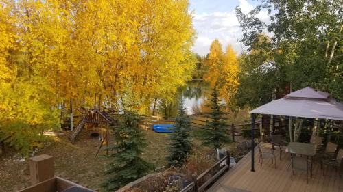 Willow Grove House | 334 Willow Lake Ct, 4Br withloft 3Ba townhouse